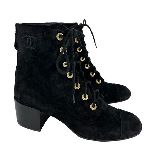 Chanel 2019 Interlocking CC Logo Suede Lace-Up Boots - Picture 5 of 16
